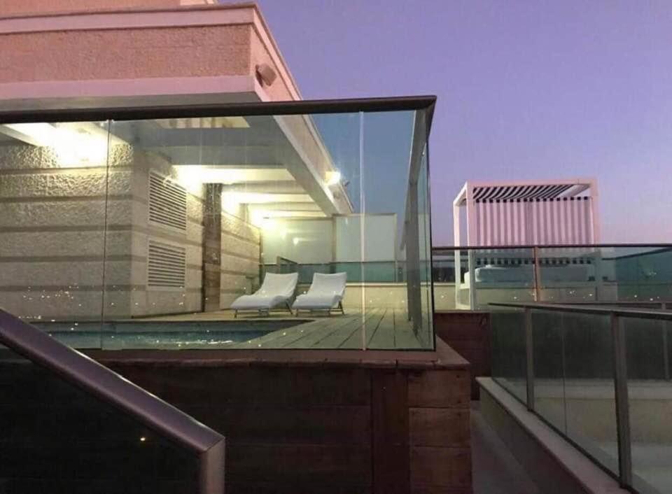 Exclusive Top Luxury Penthouse Near The Sea With Privat Roof-Pool Apartamento Eilat Exterior foto